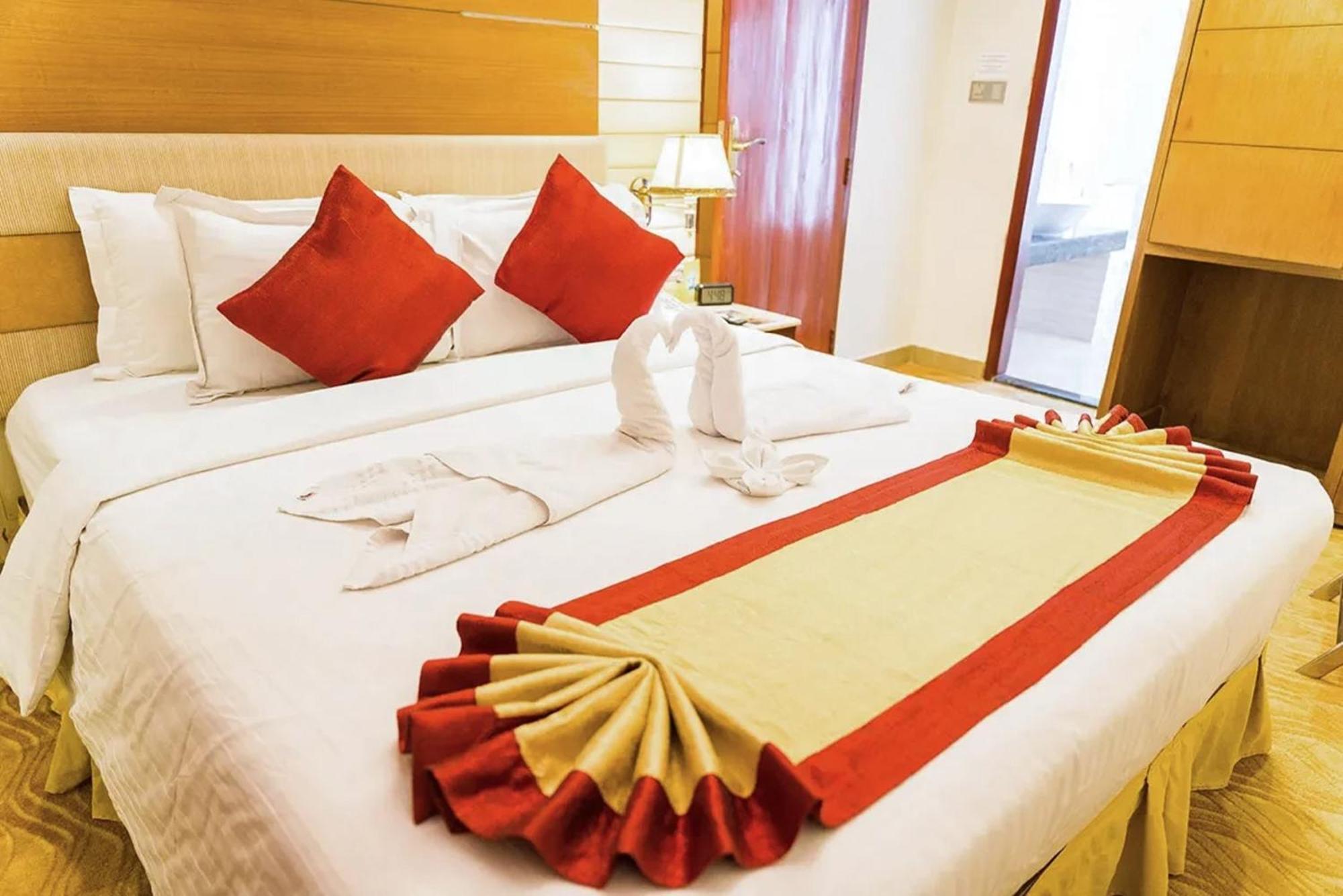 Fars Hotel & Resorts - Bar-Buffet-Pool-Spa Dacca Exterior foto